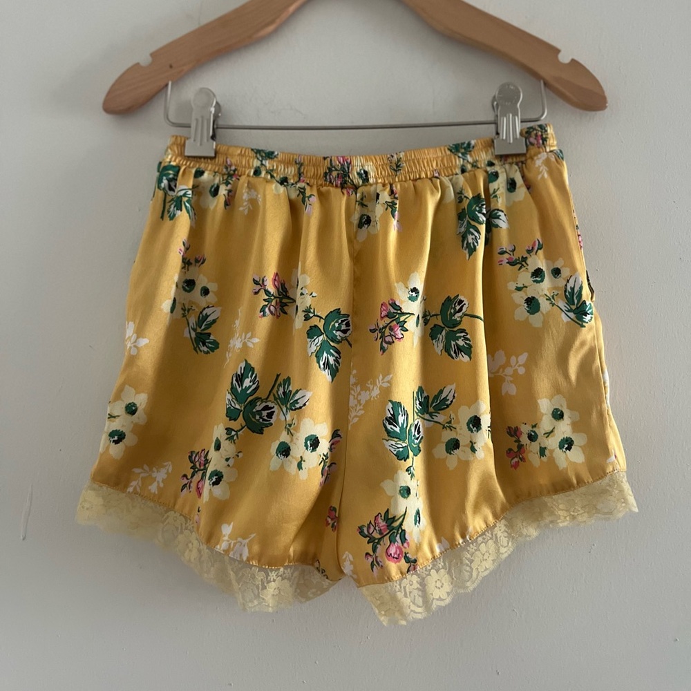 Yellow Floral & Lace Coquette Satin Sleep Shorts w/ Pockets Sz XS - Picture 2 of 4